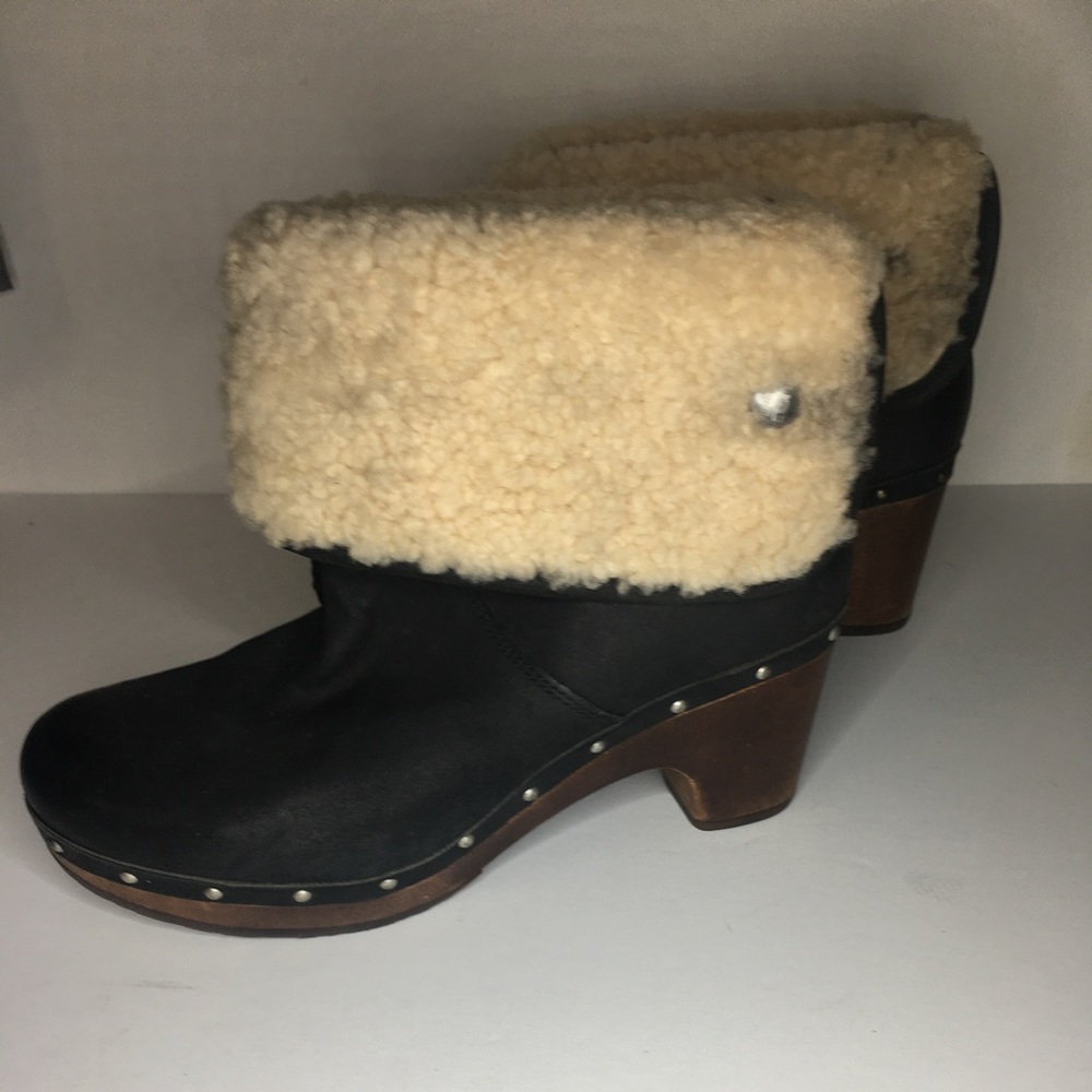 UGG Australia Boots Lynne’s Black Leather Fur Cuffed Boots Wood Heels Sz 7 3207